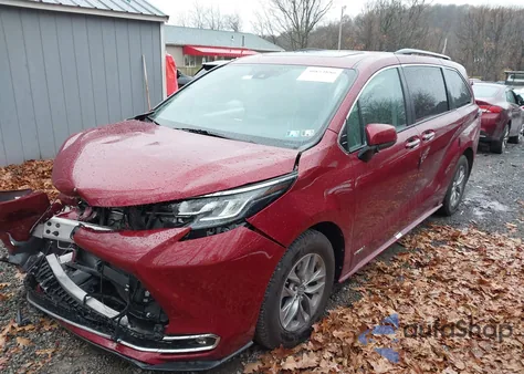 2021 Toyota Sienna Xle z USA, uszkodzony, nr VIN 5TDJSKFCXMS014664